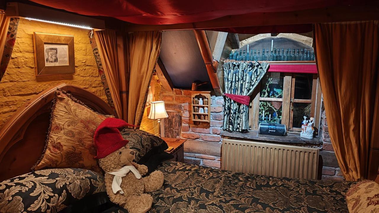 Wizards Thatch Luxury Suites Alderley Edge Buitenkant foto