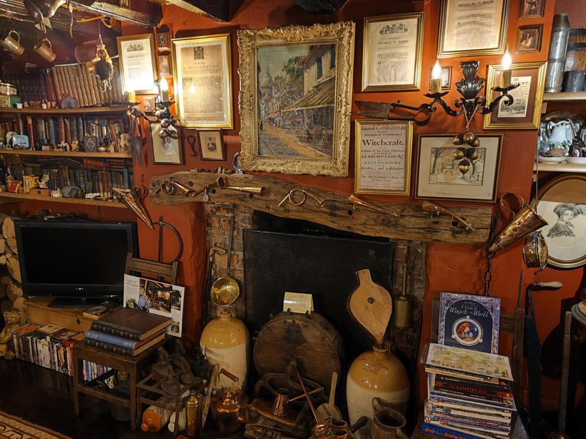 Wizards Thatch Luxury Suites Alderley Edge Buitenkant foto