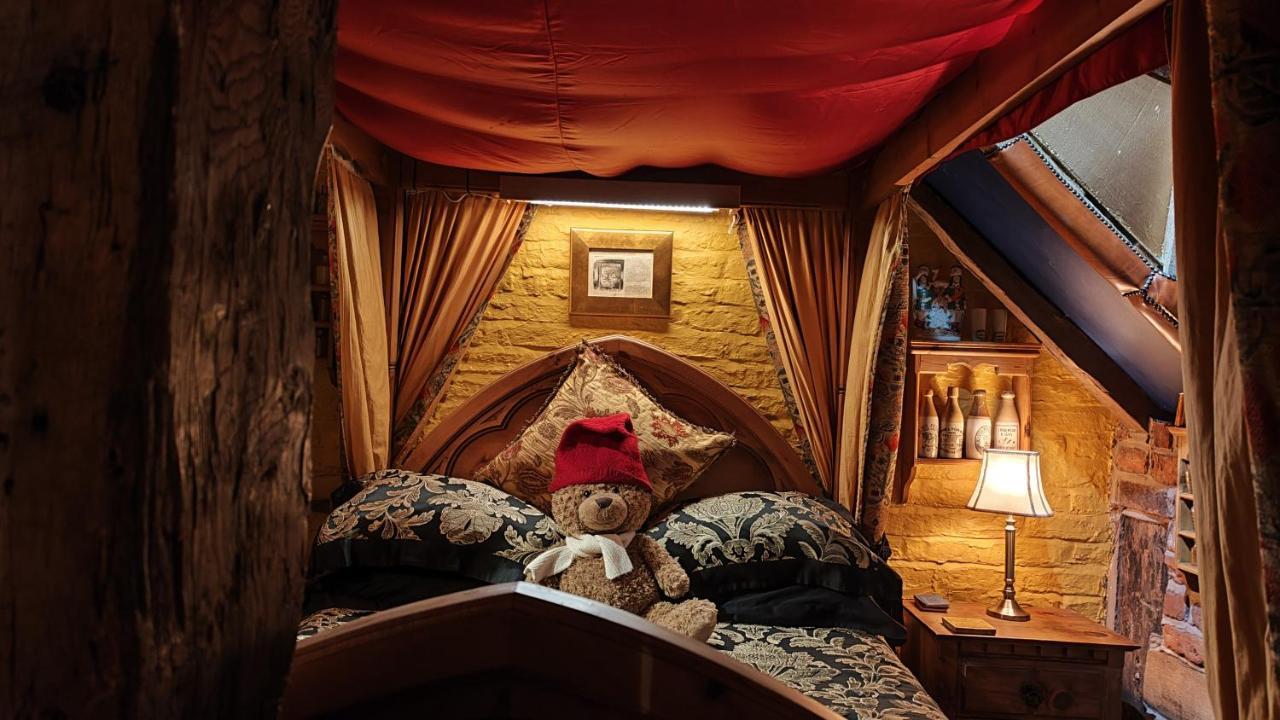 Wizards Thatch Luxury Suites Alderley Edge Buitenkant foto