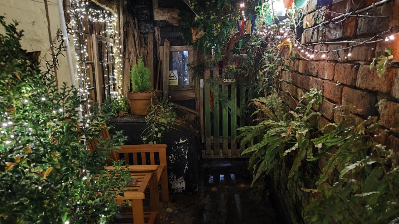 Wizards Thatch Luxury Suites Alderley Edge Buitenkant foto