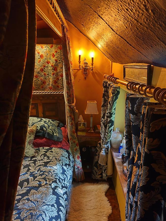 Wizards Thatch Luxury Suites Alderley Edge Buitenkant foto
